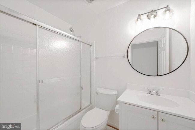 Building Photo - 2737 Manhattan Pl