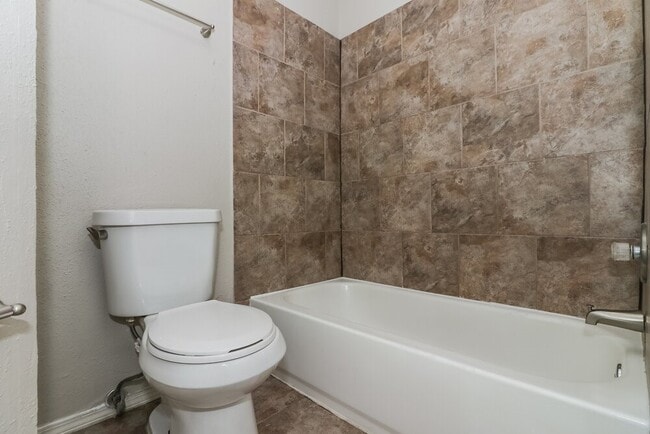 Building Photo - 6042 Beaconridge Dr