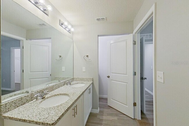 Building Photo - 2907 W Camilo Dr