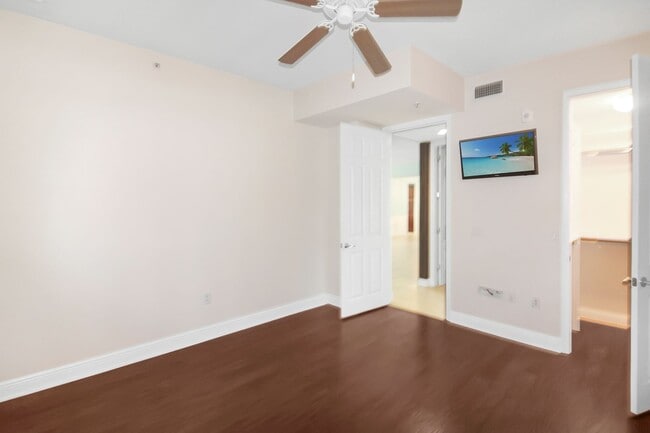 Building Photo - Sarasota National Annual Condo for Rent