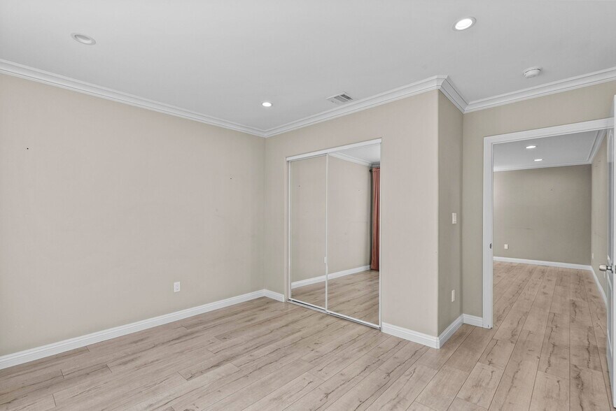 Building Photo - 6717 Cedros Ave