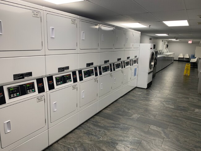 Building Photo - 1212 N La Salle Dr