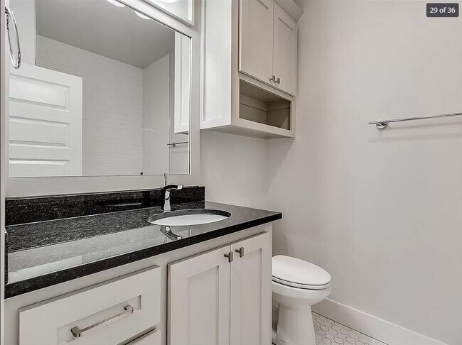 Building Photo - 2605 NE 14th St