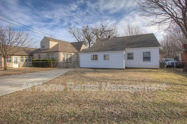 Building Photo - 1316 S Knoxville Ave