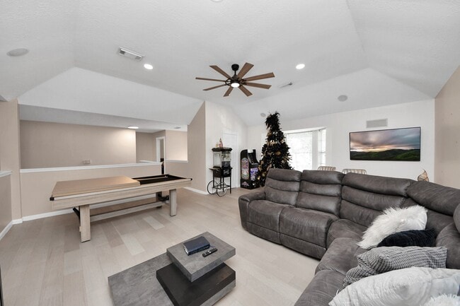 Building Photo - 17618 Fairgrove Park Dr