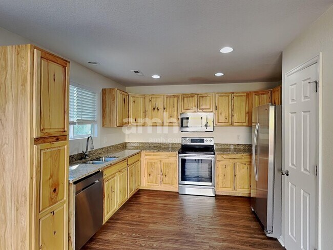 Building Photo - 861 Stagecoach Dr