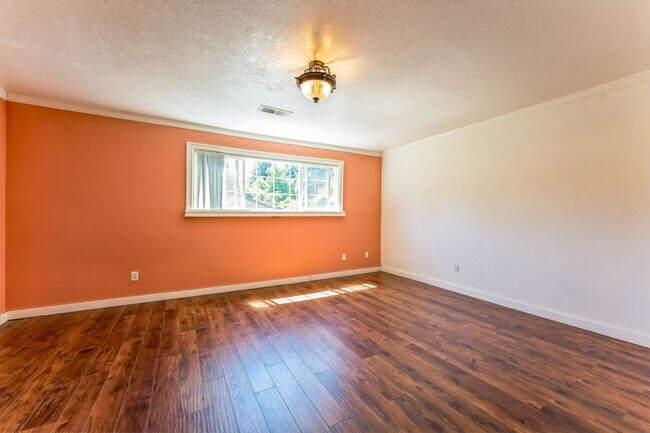 Building Photo - 671 SE 24th Ave