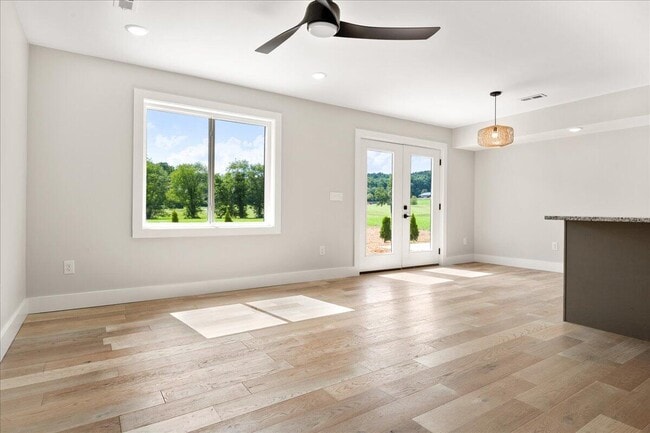 Building Photo - 145 Crooked Creek Dr