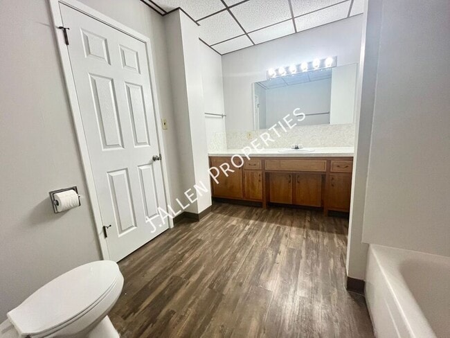 Building Photo - 313 N 12th St