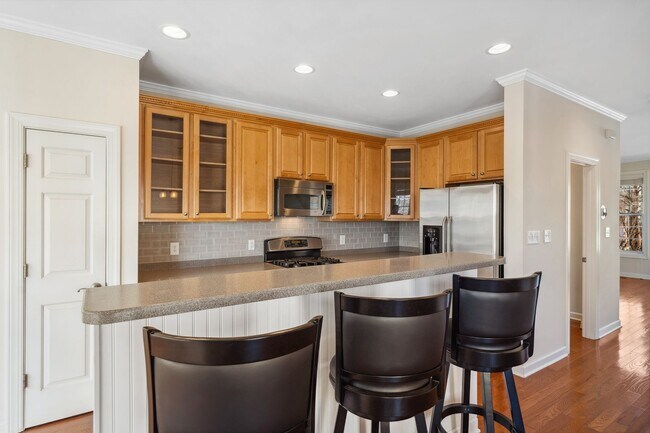 Building Photo - Olde Raleigh Stunner! 2 Primary Suites! Flexible move in date!