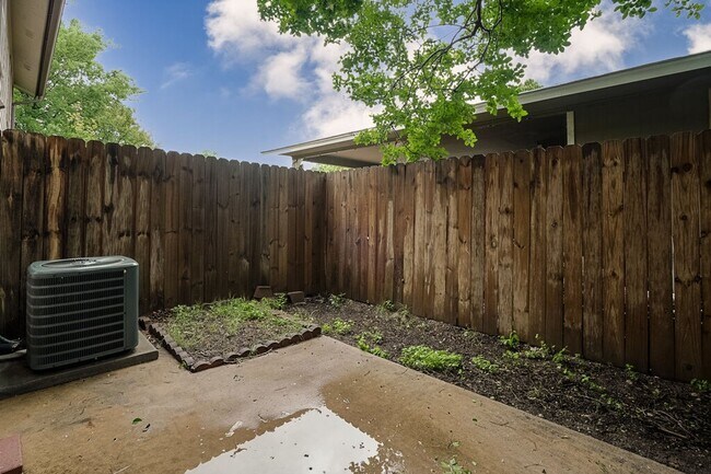 Building Photo - 7800 Northcrest Blvd