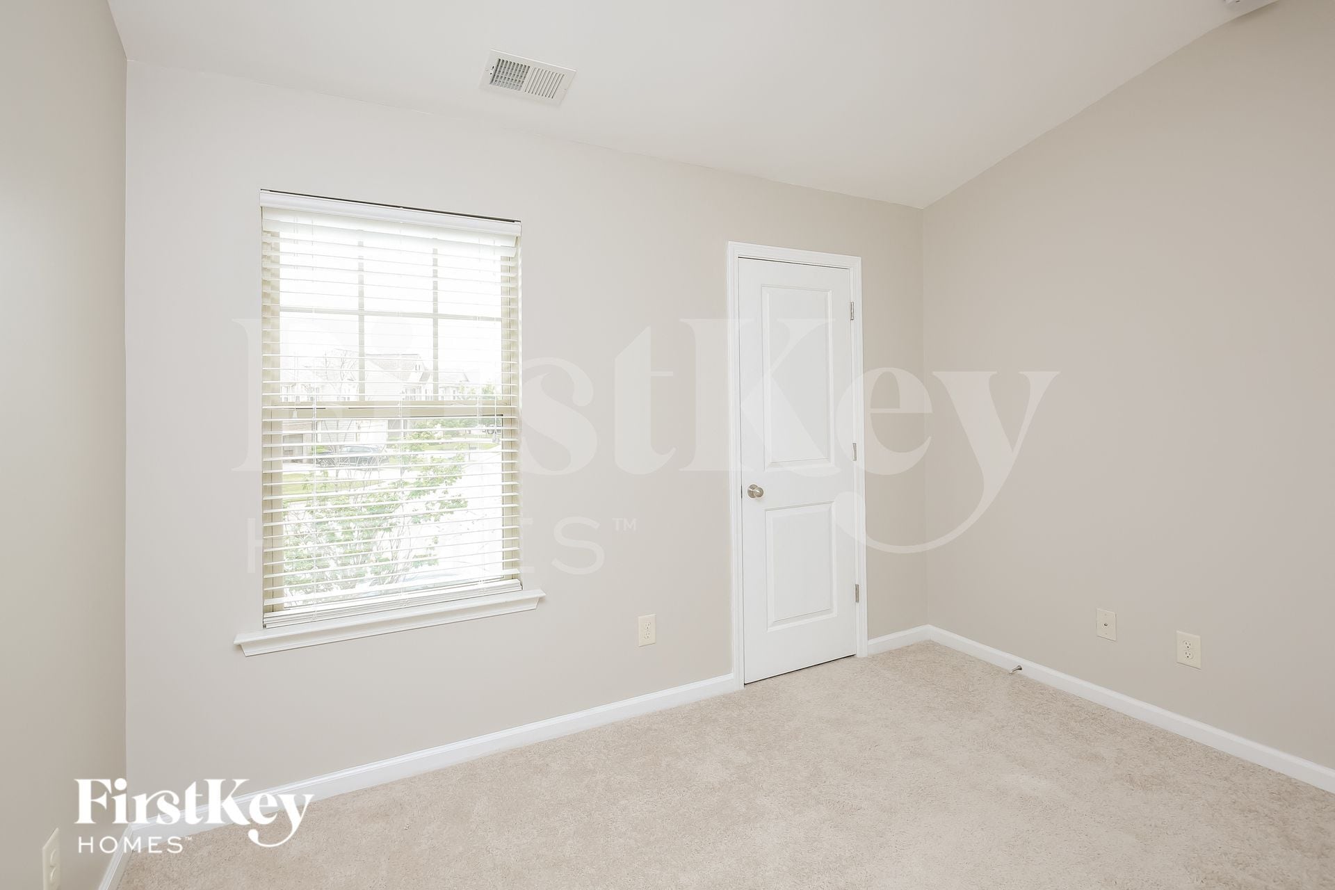 Building Photo - 1211 Image Ives Dr