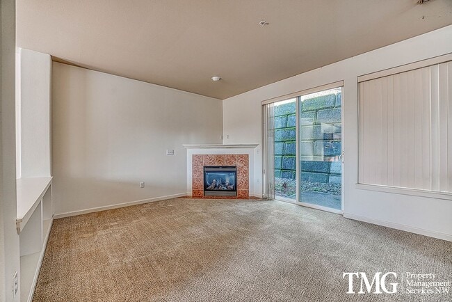 Building Photo - Low Maintenance, High Enjoyment in Salmon Creek!