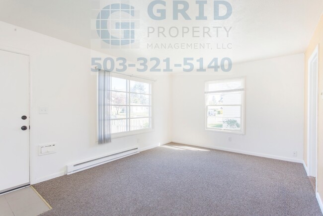 Building Photo - Two Bedroom Bungalow Available in Lents Ne...
