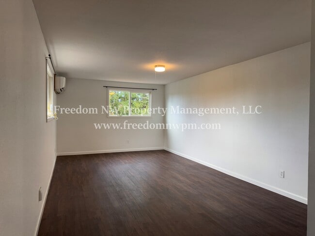 Building Photo - 450 WA-505