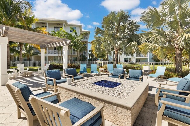 Building Photo - 315 Bay Colony Dr N