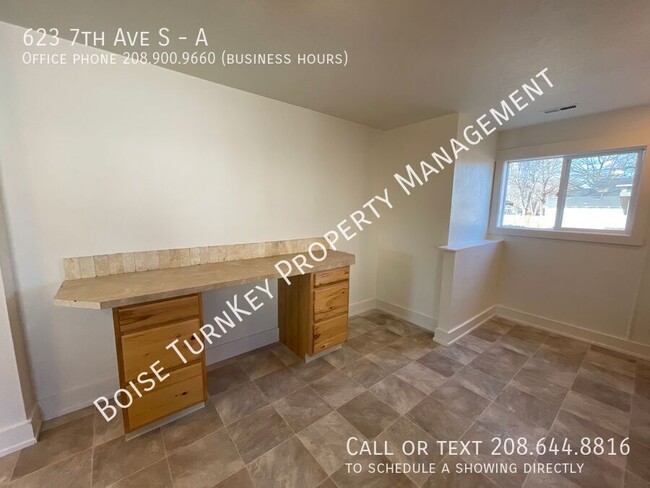 Building Photo - 2 Bed 1 Bath in Lively Downtown Nampa!