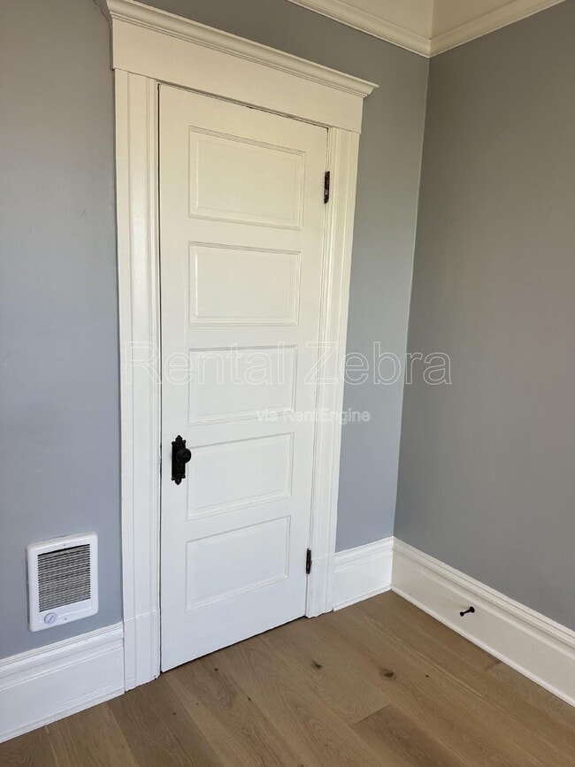 Building Photo - 1604 Jones St