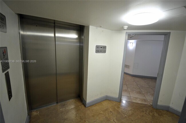 Building Photo - 102 SW 6th Ave