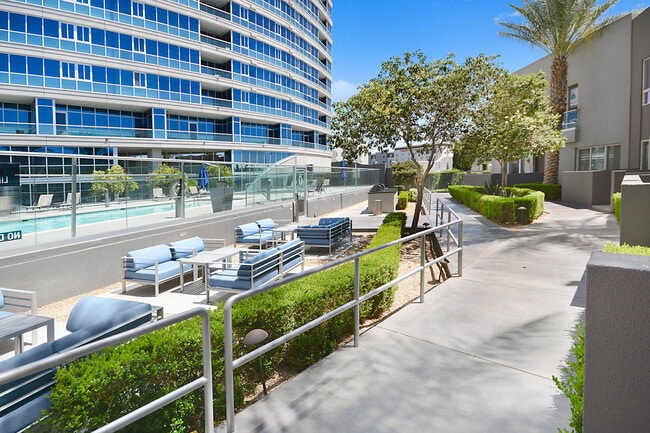 Building Photo - Panorama Towers T2, 104- Pool Views from t...