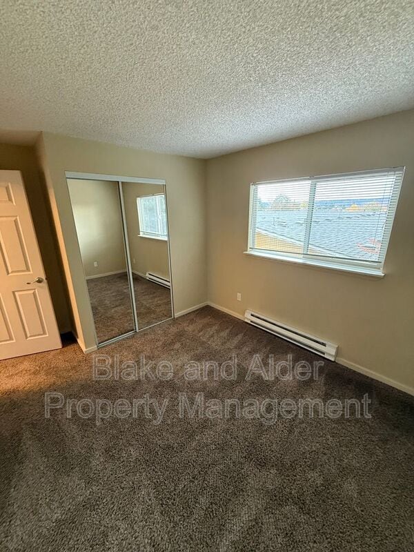 Building Photo - 4075 SE Holgate Blvd