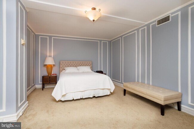 Building Photo - 1901 Walnut St