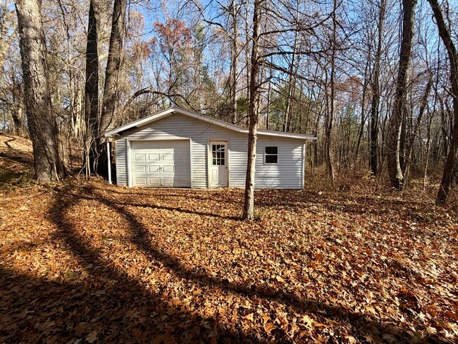 Building Photo - 10909 Bennett St SE