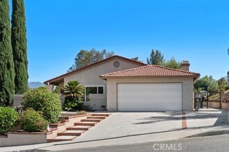 Building Photo - 474 Armitos Pl