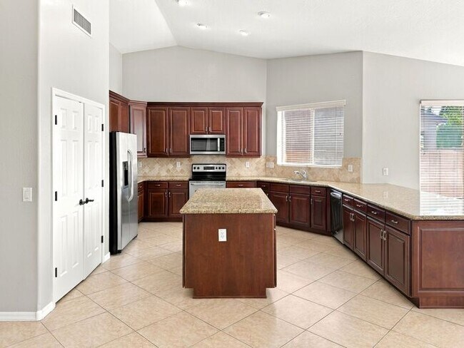 Building Photo - Gilbert 5-Bedroom Home with Pool, Loft & Primary Suite Downstairs – Minutes from Gilbert Regional...