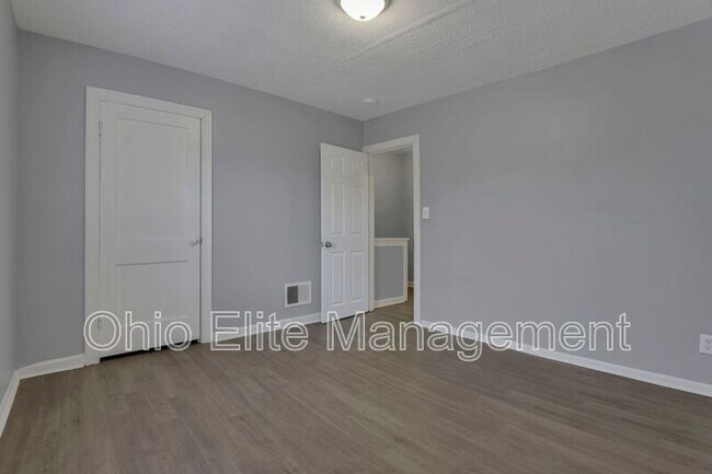 Building Photo - 2235 Homestead Dr