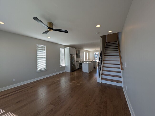 Building Photo - End-unit townhome in Bryant Park Terrace! 2-beds, 2-full baths, and 2-half baths.