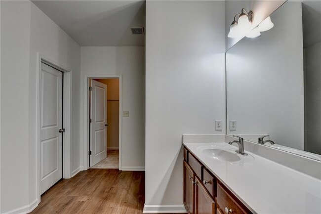 Building Photo - 979 Parkside Wood Ct