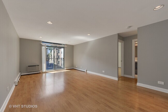Building Photo - 3900 N Pine Grove Ave