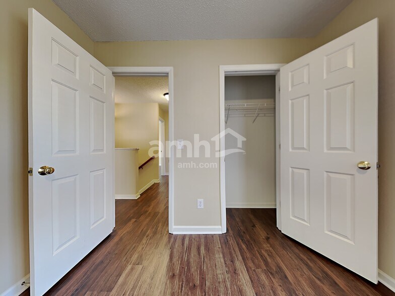 Building Photo - 5535 Bridgegate Dr
