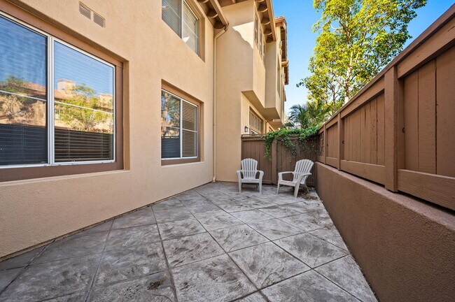 Building Photo - 2726 Dunstan Dr