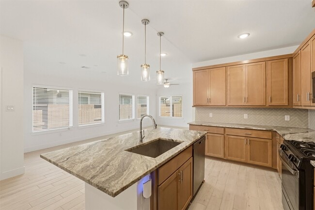 Building Photo - 10035 Crescendo Wy