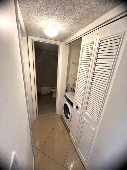 Building Photo - 7610 Stirling Rd