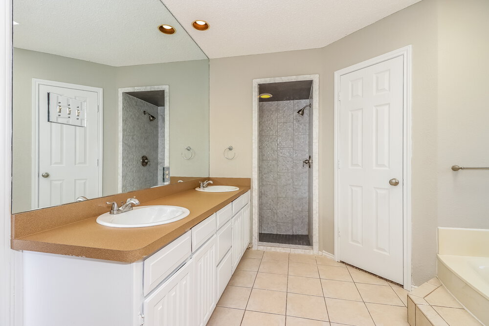 Building Photo - 7933 Clear Brook Cir