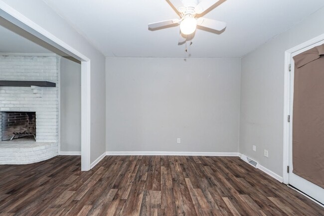 Building Photo - 4 Bedroom, 2.5 Bathroom Home in Tall Pines...