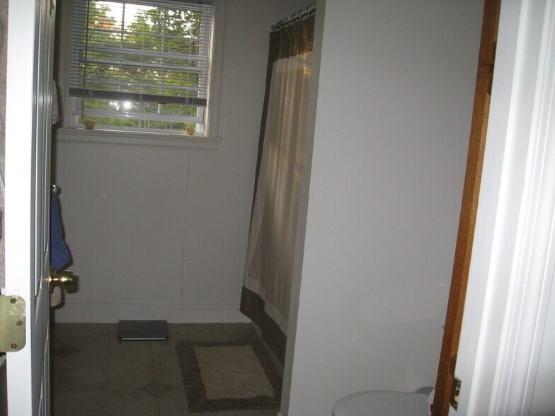 Building Photo - 18 Melvin Ave