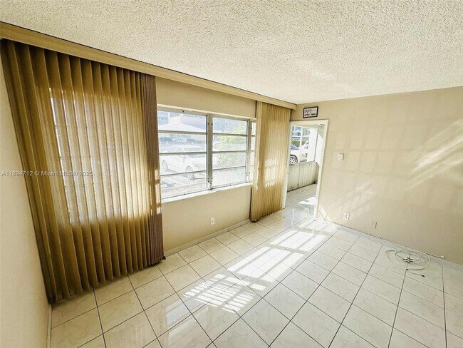 Building Photo - 330 SE 2nd St