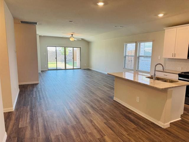 Building Photo - 801 Easthill Dr