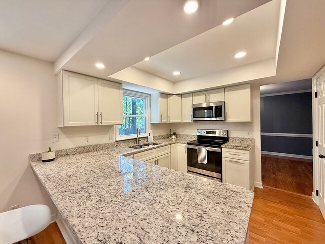 Building Photo - Recently Remodeled 4BD, 2.5BA North Raleig...