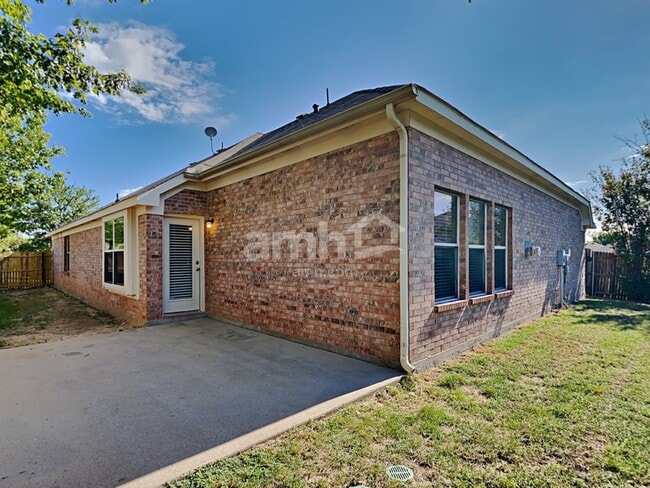 Building Photo - 1200 Seneca Pl