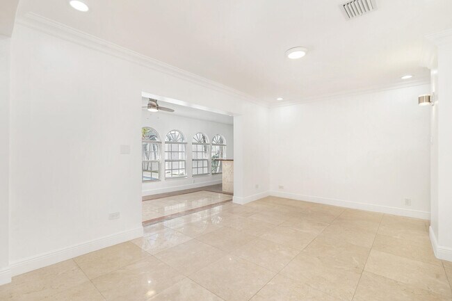 Building Photo - 3517 N Flagler Dr