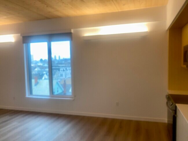 Building Photo - 154 Broadway