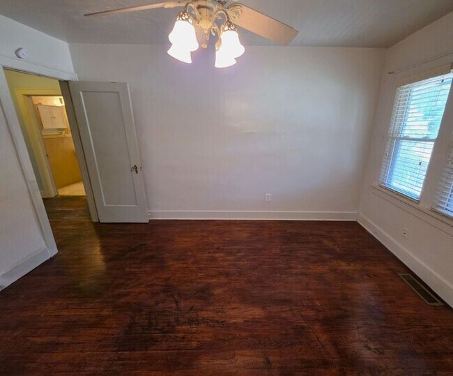 Building Photo - 3 Bed, 1 Bath Home in NW OKC Close to Plaza District