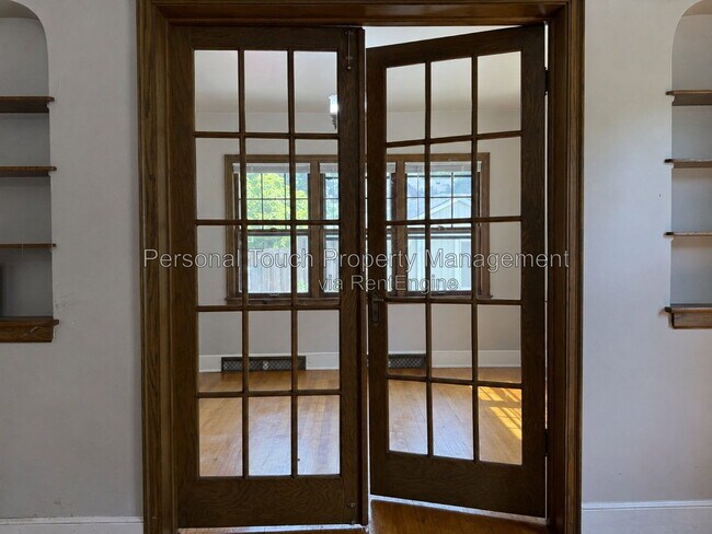 Building Photo - 704 8th St S