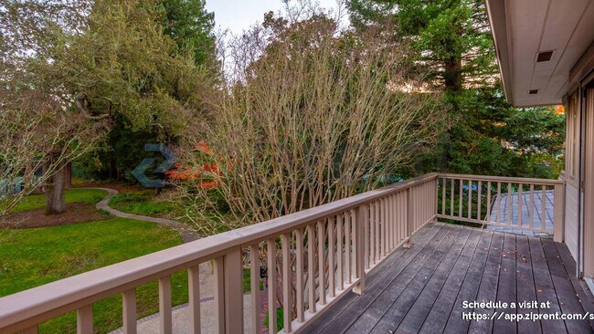 Building Photo - 16000 Greenwood Rd