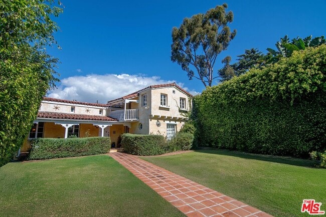 Building Photo - 731 San Vicente Blvd